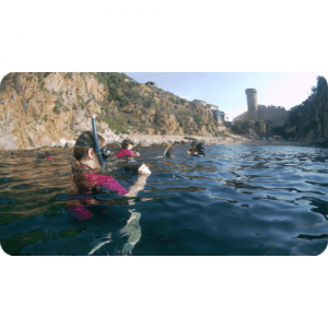 Universitari fent snorkel a Tossa de Mar